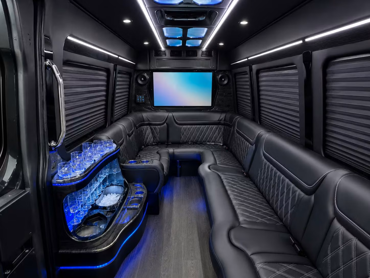 coachbusvisalia com will help you book airport shuttle service from visalia to fresno yosemite international